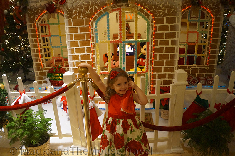1224-gingerbread-house